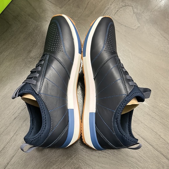 Vionic Trent Sneaker - Picture 13 of 16